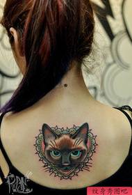 Класически гръб за момичета, популярен модел за татуировка на котки