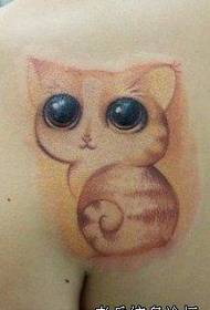 Aranyos cica tetoválás minta a hátán