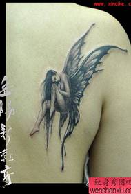 Kyakkyawan tsarin malam buɗe ido na elf tattoo