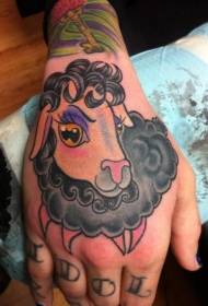 Aranyos lány juh tetoválás minta a kéz hátsó részén