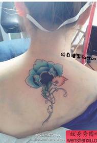 Piccoli tatuaggi di loto posteriore freschi