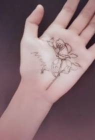 Далонька далоні, крэатыўны малюнак татуіроўкі на далоні з 9 рук