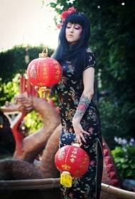 Phong cách Trung Quốc hình xăm cánh tay nữ mẫu