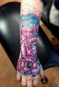 Braç bonic peix de fantasia de colors amb motius de tatuatge de flors