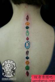 Aizmugures dimanta tetovējuma modelis, kas patīk meitenēm