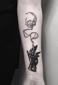 De braç petit model de tatuatge de mà negra fresca