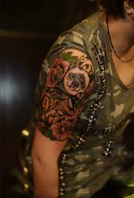 Grouss Aarm Kaz a rose Fashion Tattoo Bild