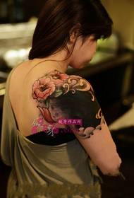 ດອກແຂນສີ ດຳ ປົກຄຸມຮູບ tattoo ສ່ວນຕົວ