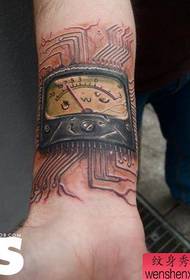 kreativní tetování elektrické hodinky