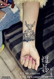 Modello di tatuaggi di rosa antilope di polso