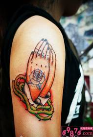 Руки, що моляться, малюнки татуювання шипів