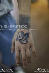 Fantastico modello di tatuaggio DJ bello