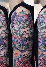 Foto di tatuaggio creativo fiore braccio gufo rosa