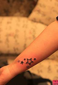 Tattoo Show, empfehlen en Aarm fënnefpunkte Star Tattoo Muster