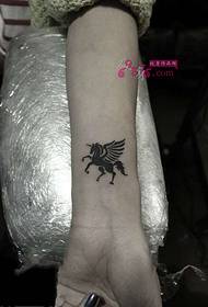 Chithunzi cha tattoo chakuda cha unicorn