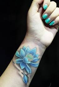 Beautiful and beautiful blue lotus tattoo pattern picture for girls wrist