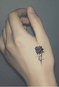 Main, dos, rose, tatouage recommandé, photo