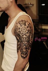 Picha ya Uwekaji Tattoo ya Uajemi wa Amerika na Amerika
