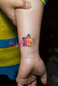 Roztomilé farebné hviezdy zápästia tetovanie obrázky