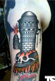 Immagine del modello del tatuaggio del cranio della torre alta della personalità del braccio