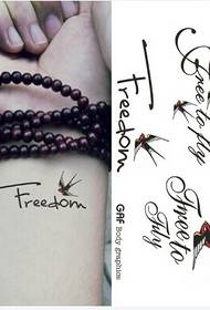 Mace ta kyau da kyau sabo hoto Turanci ƙarami tattoo hoto