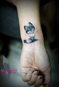 Söt bläck liten räv handled tatuering bild