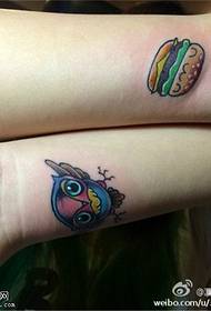 Цветная татуировка на запястье
