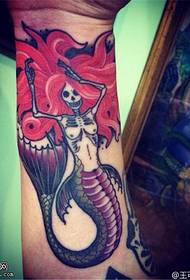 Wrist color sirena ng larawan ng tattoo