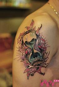 Europæisk og amerikansk timeglas blomst vinstok storarm tatovering billede