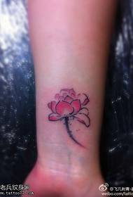 Pojno personeco koloro lotuso tatuaje ŝablono