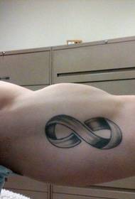 isang magandang hanay ng Mobius na may tattoo