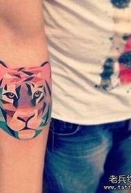 Espectáculo de tatuaxes, recomenda un patrón de tatuaxe de tigre de pequeno color