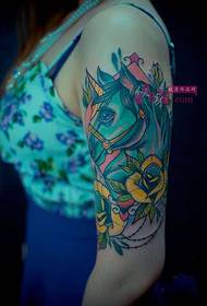 Färgglada unicorn europeiska och amerikanska storarm tatueringsbilder