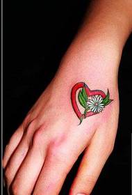 Красиві руки на рот тигра красиві і красиві малюнок малюнок татуювання ромашки