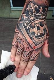 Стил на илустрација на рацете на шарена шема на тетоважи на черепот