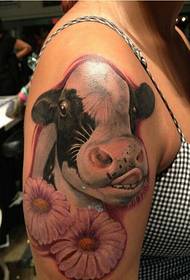 Immagine raccomandata del modello del tatuaggio della mucca dello zodiaco della mano femminile 12
