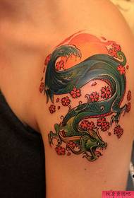 Il miglior spettacolo di tatuaggi, consiglia un modello di tatuaggio del braccio del drago