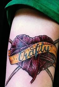 Poika käsi kaunis sydän kukka viiniköynnöshahmo tatuointi kuva