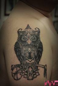 Owl татуировкасы үлгісіндегі сурет