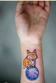 Weiblech Handgelenk schéin ausgesinn faarweg Starry Fuuss Tattoo Bild