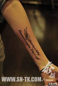 Mão linda palavra em inglês asas tatuagem padrão