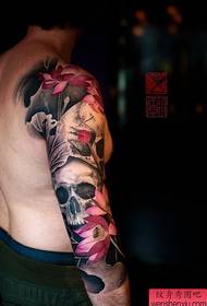Ručni lotus list lotosa lubanja cvijeta ruka tetovaža uzorak