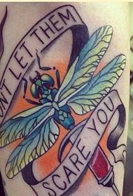 Красива ръка добре изглеждаща цветна рисунка с татуировка писмо татуировка
