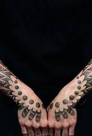 Vackra och vackra vingar till tatueringsmönster för totem