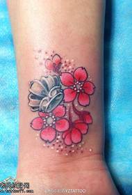 Χρώμα κερασιού άνθη κερασιού άνθη κεραμιδιών μοτίβο τατουάζ