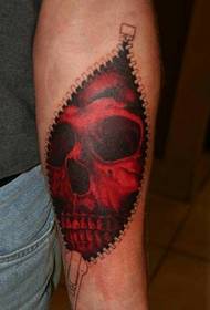 Слика на тетоважа со црвени черепи