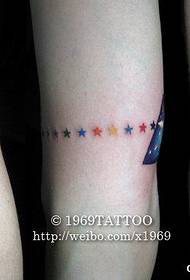 Mazs, svaigs roku zibens zvaigznes tetovējums darbojas