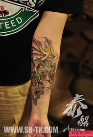 Modello di tatuaggio rubinetto europeo e americano a mano maschile