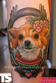 eng kreativ Hond Tattoo Aarbecht