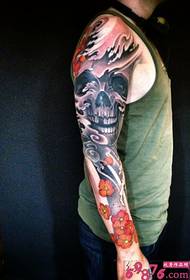 fotografi e tatuazhit të krahut të luleve në krah. 83855 @ Skulptura figura e modelit të tatuazhit të krahut të luanit